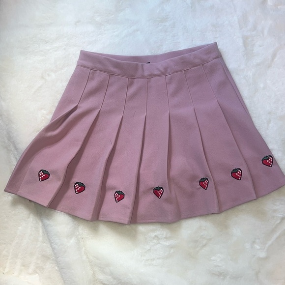 Strawberry Pleated Skirt Size XS - Picture 1 of 8